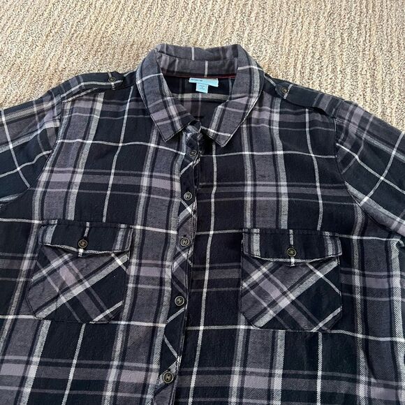 C&C California Black and Grey Plaid Button Down Shirt with Roll up Sleeves - Picture 4 of 6
